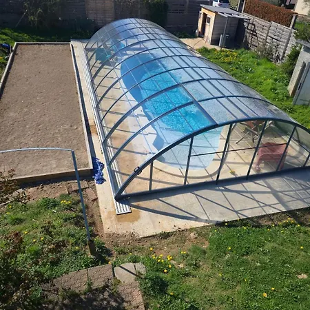 Bleu Avec Piscine Chauffée Couverte, Bozouls, Aveyron Bozouls