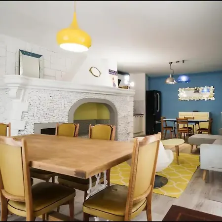 La Petite Maison Bleue Avec Grande Piscine Chauffee Et Couverte Appartement *