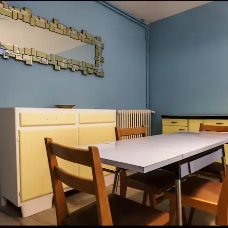 Bleu Avec Piscine Chauffée Couverte, Bozouls, Aveyron Appartement *