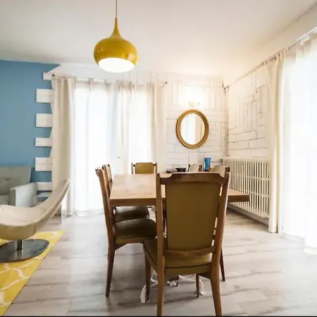 La Petite Maison Bleue Avec Grande Piscine Chauffee Et Couverte Appartement