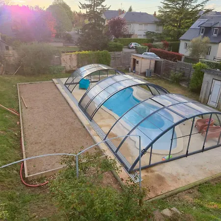 Bleu Avec Piscine Chauffée Couverte, Bozouls, Aveyron Apartamento *