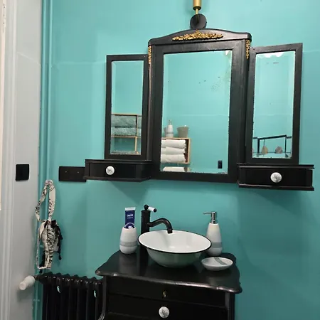 Appartement Bleu Avec Piscine Chauffée Couverte, Bozouls, Aveyron