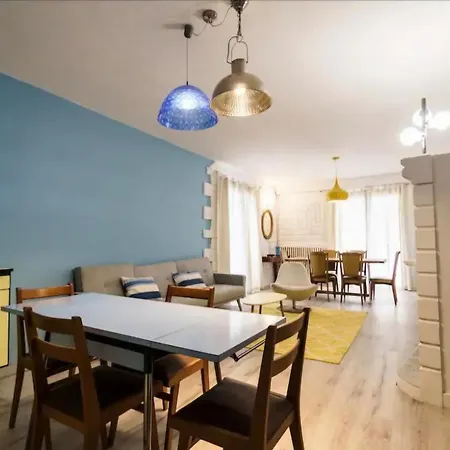 Appartement La Petite Maison Bleue Avec Grande Piscine Chauffee Et Couverte Bozouls