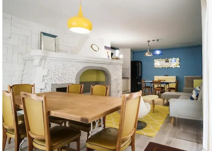 La Petite Maison Bleue Avec Grande Piscine Chauffee Et Couverte Appartement *