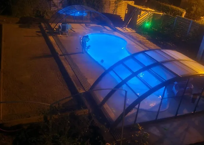 La Petite Maison Bleue Avec Grande Piscine Chauffee Et Couverte Appartement Bozouls
