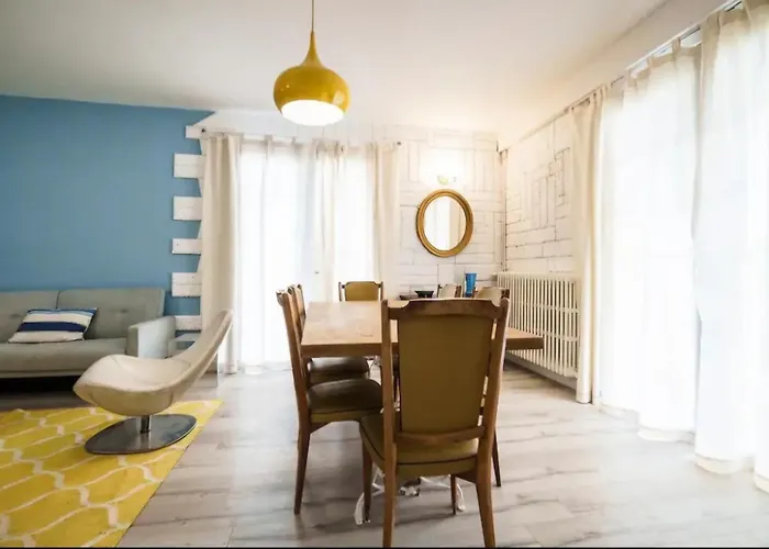 La Petite Maison Bleue Avec Grande Piscine Chauffee Et Couverte Appartement