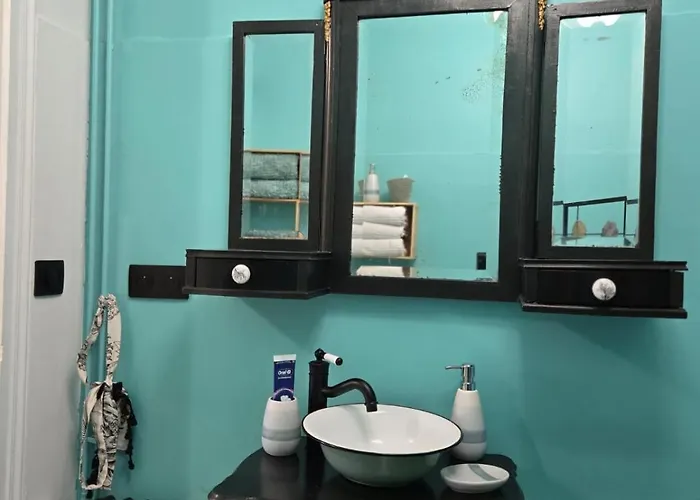 Appartement La Petite Maison Bleue Avec Grande Piscine Chauffee Et Couverte