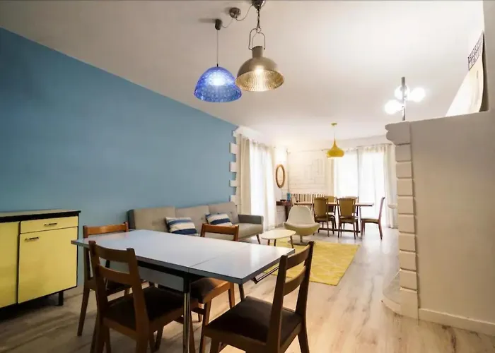Appartement La Petite Maison Bleue Avec Grande Piscine Chauffee Et Couverte Bozouls