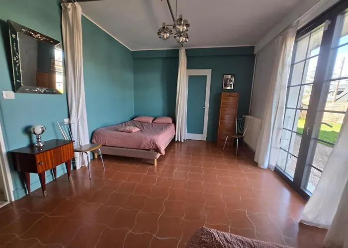 Appartement La Petite Maison Bleue Avec Grande Piscine Chauffee Et Couverte Bozouls