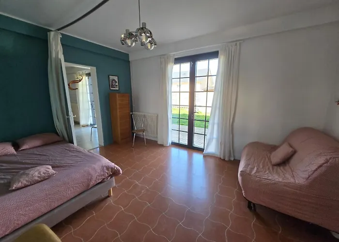 La Petite Maison Bleue Avec Grande Piscine Chauffee Et Couverte