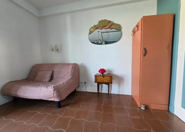 La Petite Maison Bleue Avec Grande Piscine Chauffee Et Couverte Appartement *